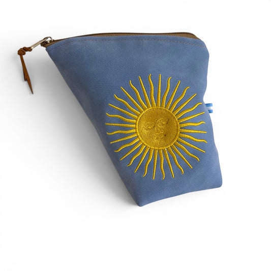 Yerbera in Cuoio Bordada "Sol de Mayo"