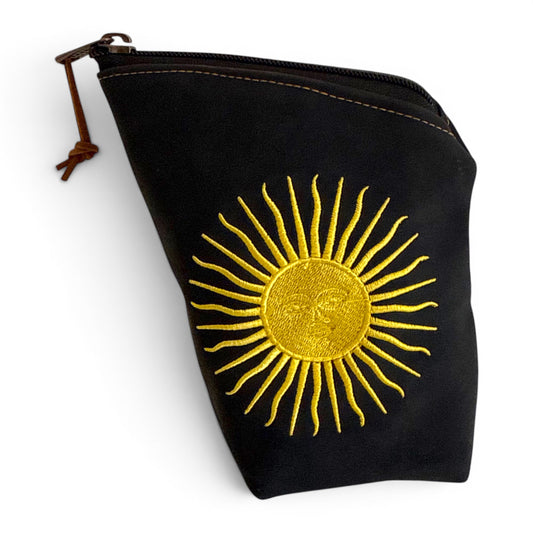 Yerbera in Cuoio Bordada "Sol de Mayo"