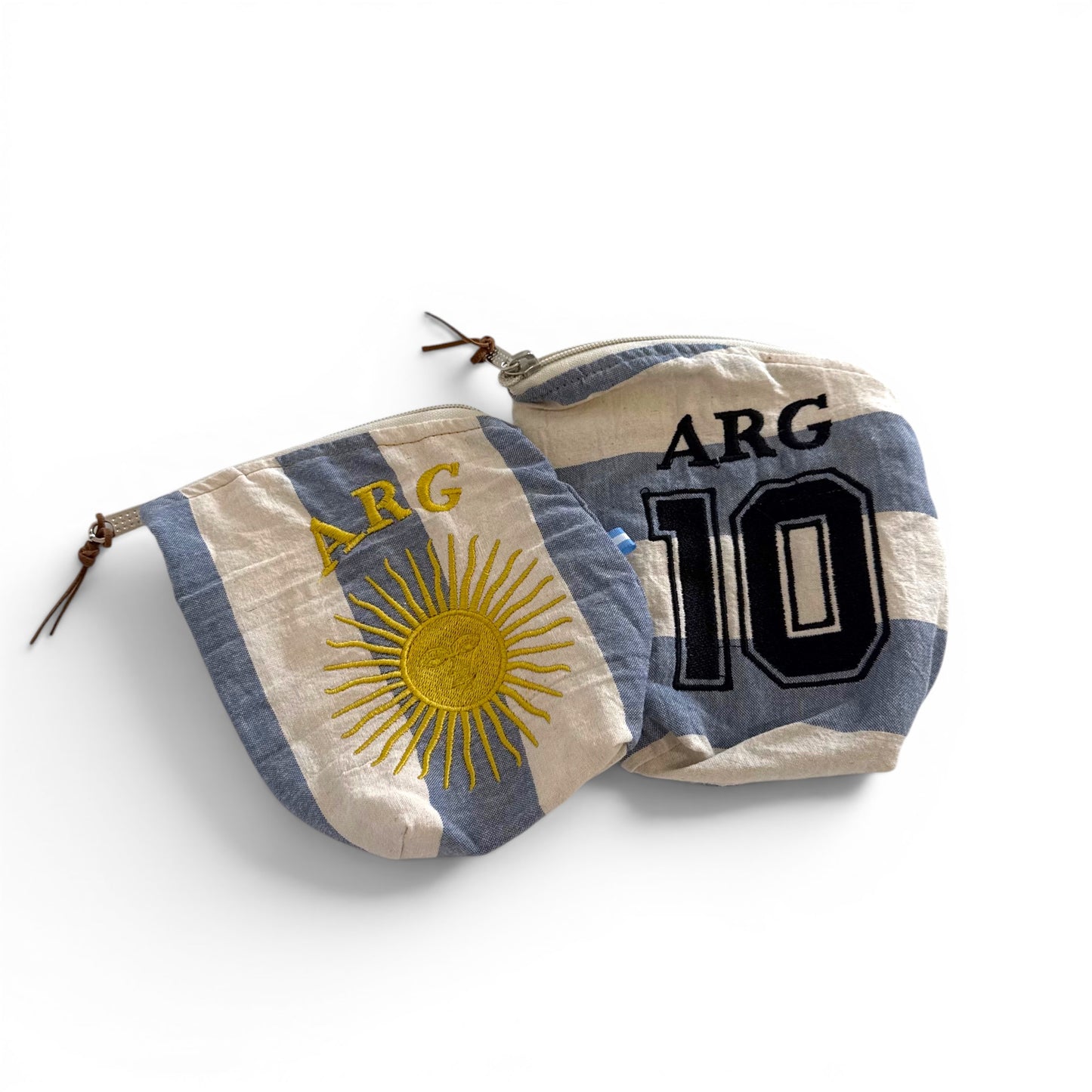 Yerbera in Cuoio Bordada "ARG + Sol de Mayo"