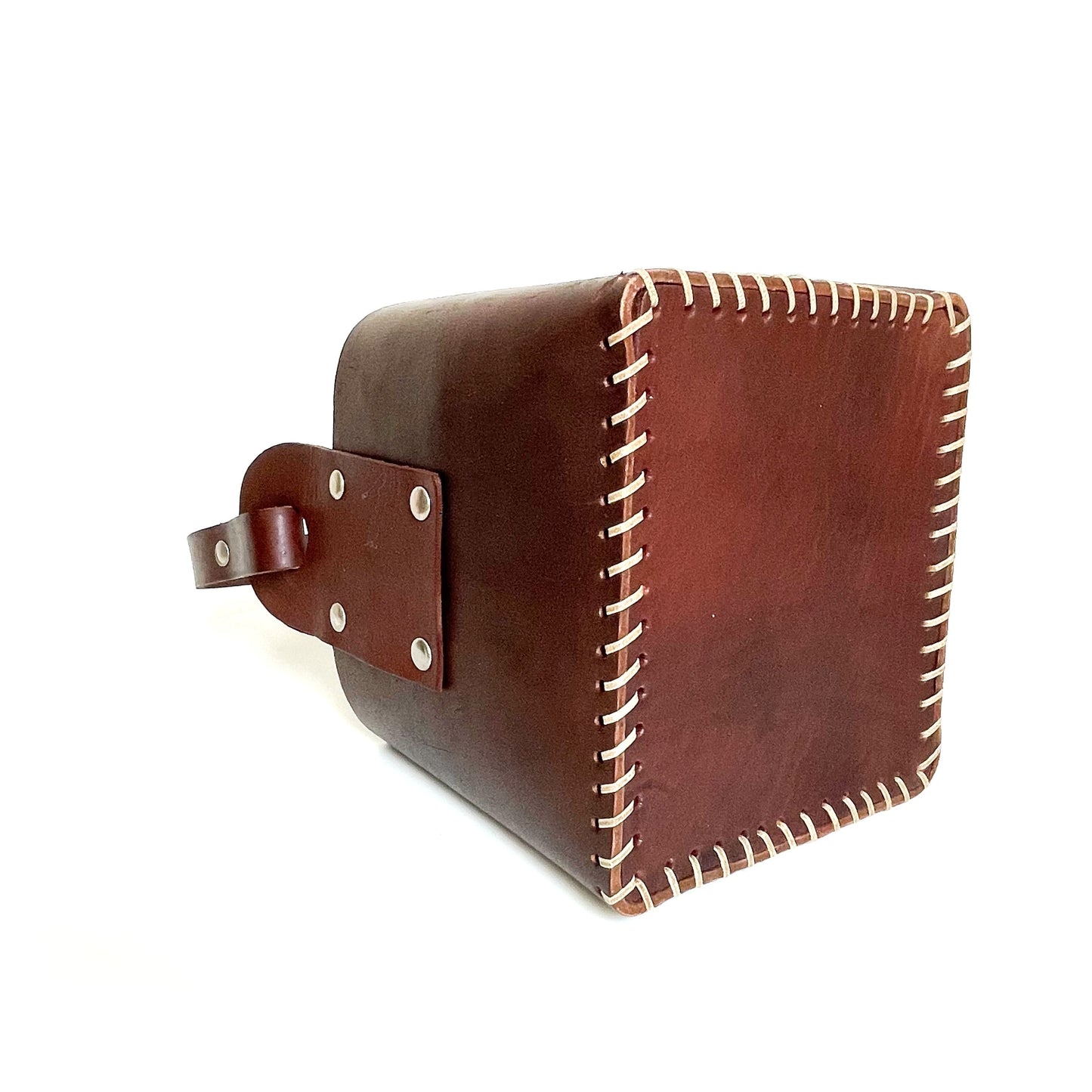 Rigid material in smooth brown leather 